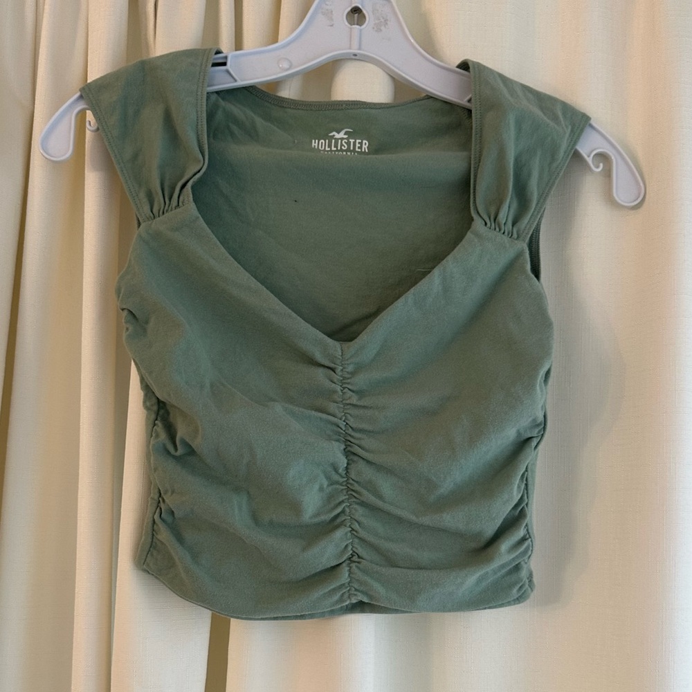 Hollister top